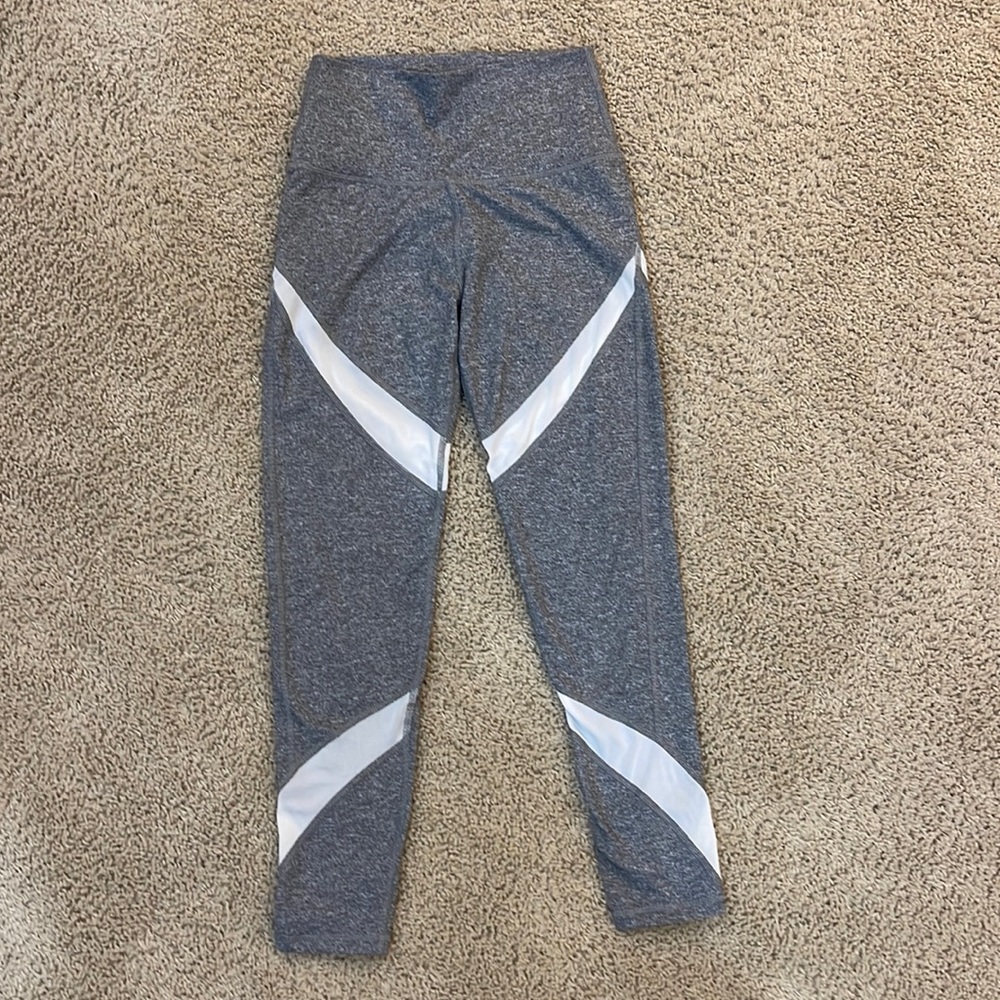 Grey Aerie leggings (cropped to above ankle)